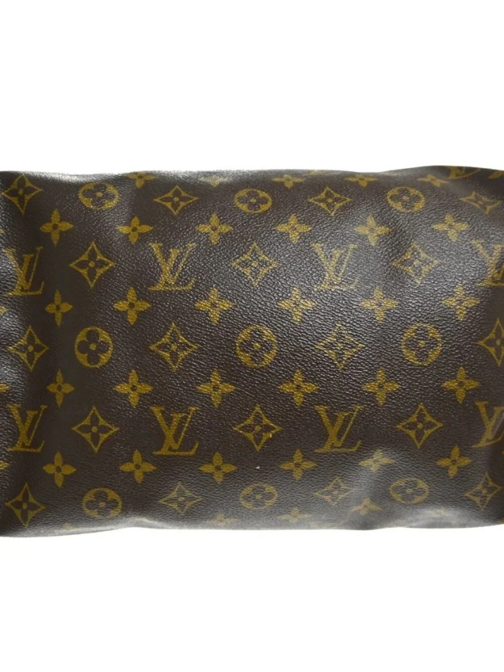 Louis Vuitton outside 	ab